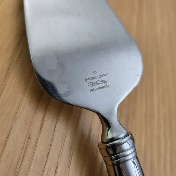 Kirk Stieff WILLIAMSBURG ROYAL SHELL Pie and Cake Server Pistol Handle Stainless - Picture 4 of 14